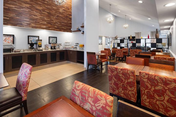 Tysons Corner Suites a Baymont by Wyndham