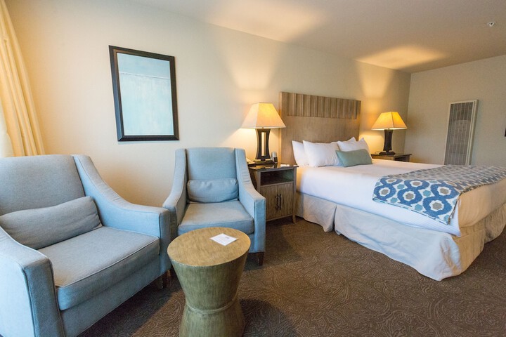 Cambria Landing Inn & Suites