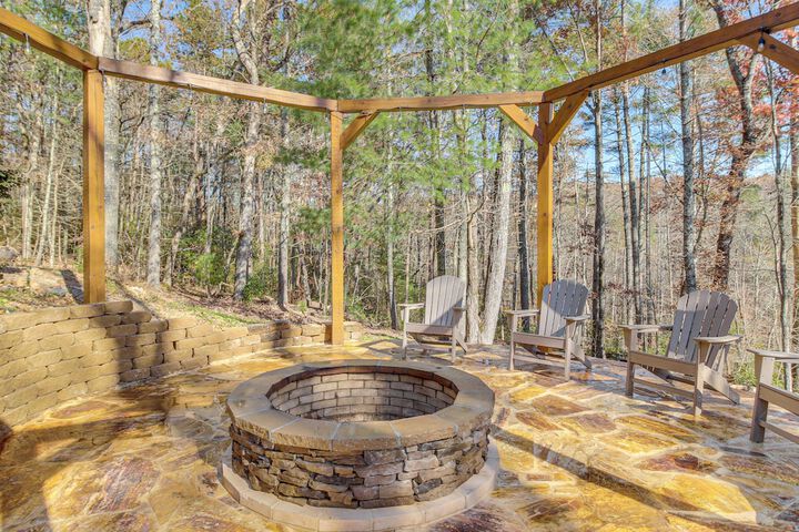 Ellijay Cabin Rental w / Hot Tub + Mountain Views!
