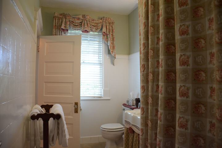 Room 18 of 151