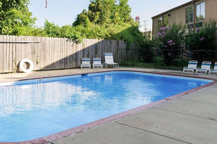 Pool 6 of 24