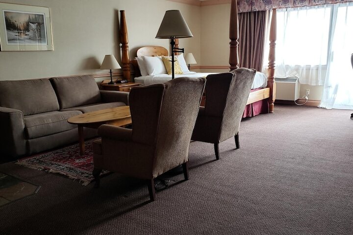 Room 25 of 40