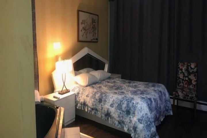 Room 76 of 90