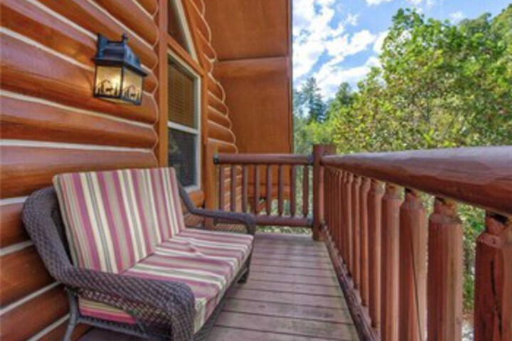 Longwalker Lodge 3 Bedrooms, Hot Tub, Game Room, Sleeps 9