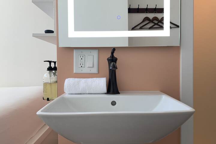 Room 3 of 21
