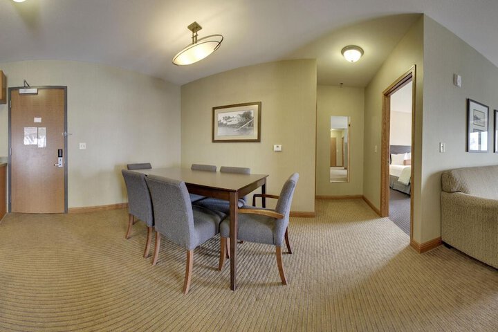 Room 28 of 46