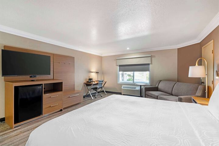 Best Western Plus Newport Mesa Inn