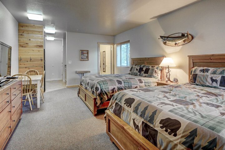 Eagle Fire Lodge & Cabins