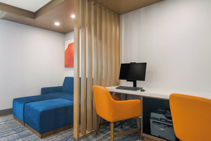 Holiday Inn Express & Suites Springdale Fayetteville Area by IHG