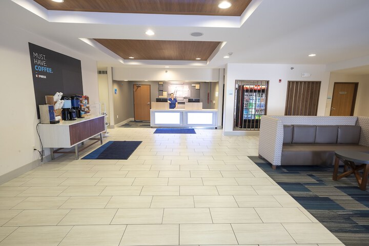 Holiday Inn Express Hotel & Suites Iron Mountain by IHG