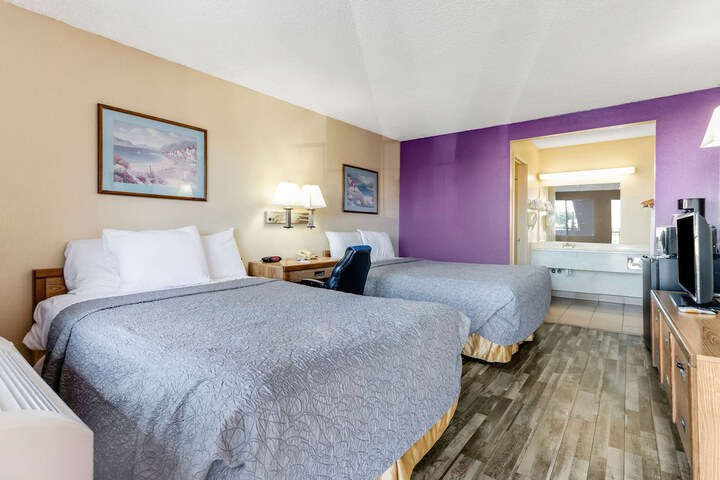 Room 18 of 28