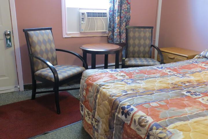 Room 4 of 12