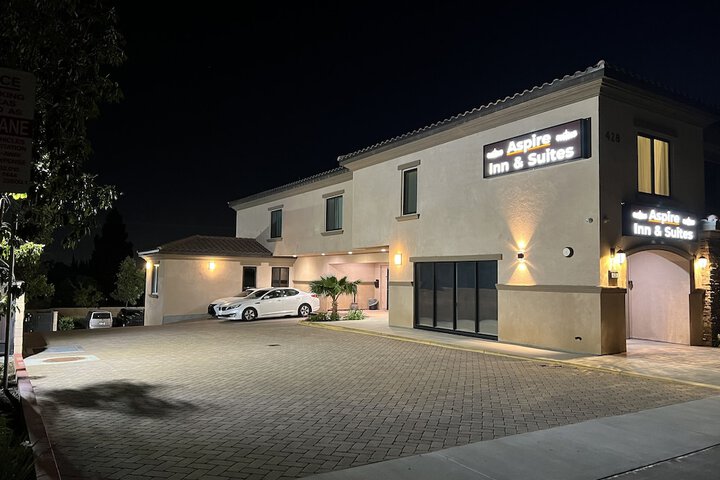 Aspire Inn & Suites Orange
