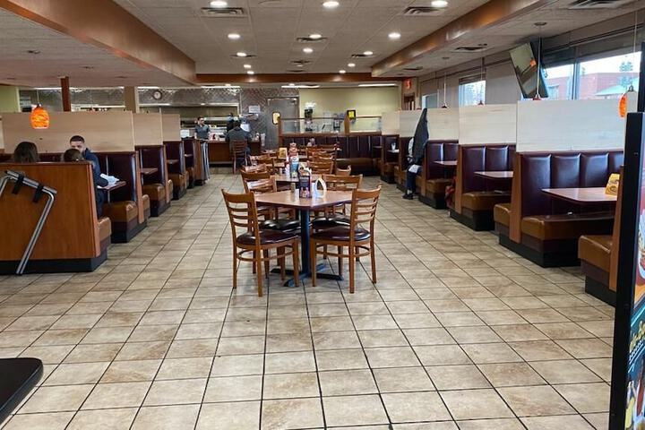 Dining 47 of 49