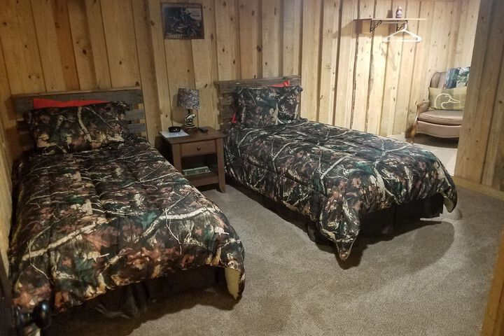 Room 9 of 32