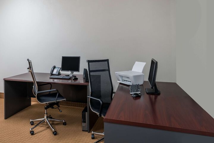 Business Center 31 of 31