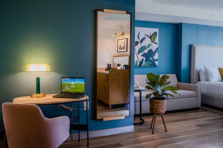 Room 43 of 60