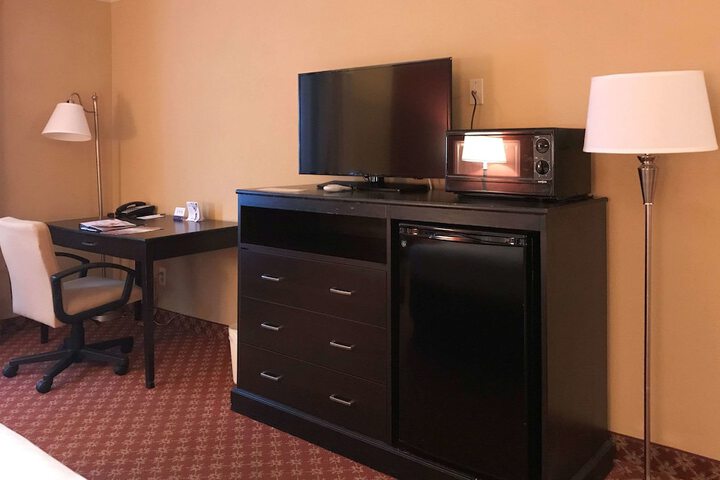 Room 32 of 65