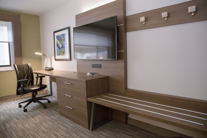 Room 52 of 77