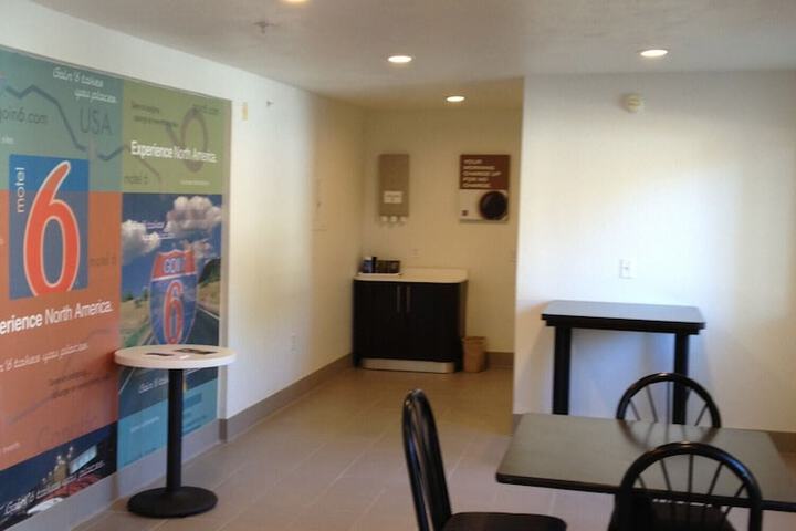 Motel 6 Grand Prairie TX - Near Six Flags Drive