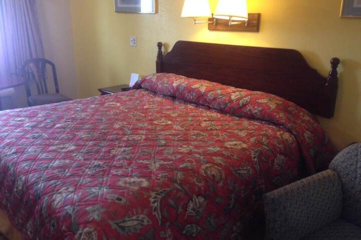 Room 9 of 33