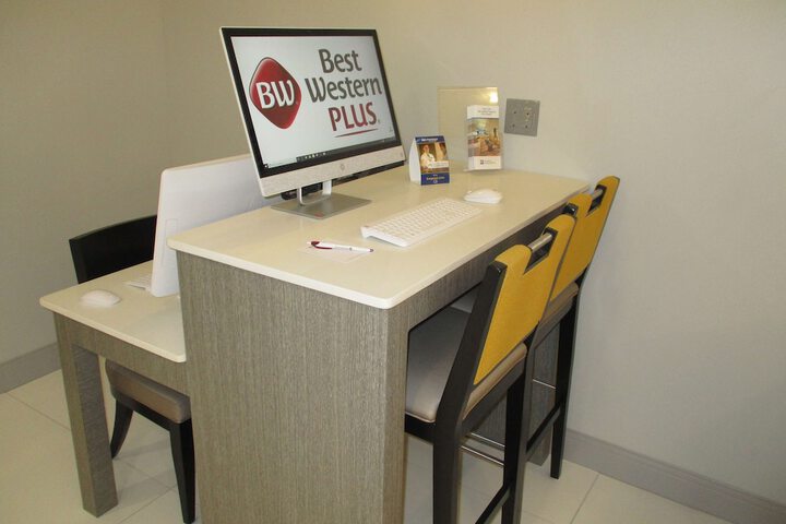 Business Center 19 of 19