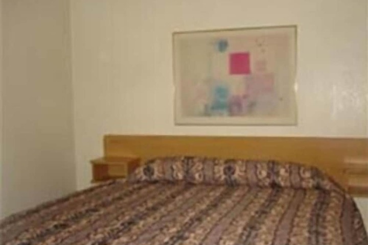 Room 5 of 6
