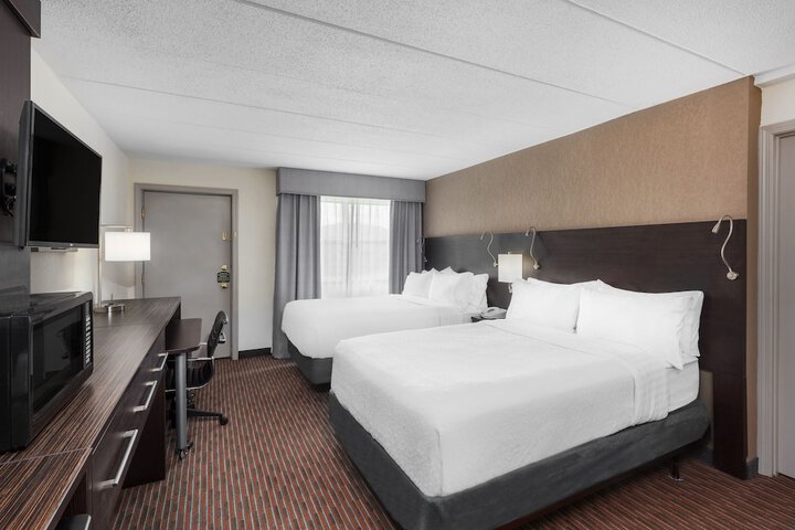 Room 32 of 61