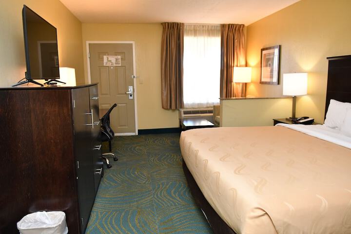 Room 27 of 69