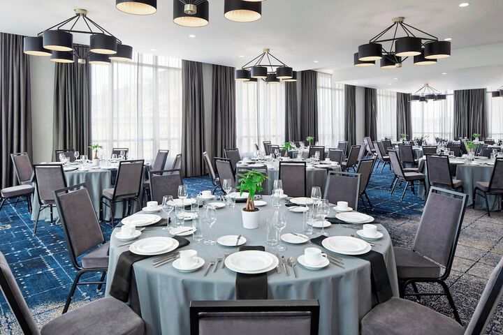 The Oaklander Hotel Autograph Collection