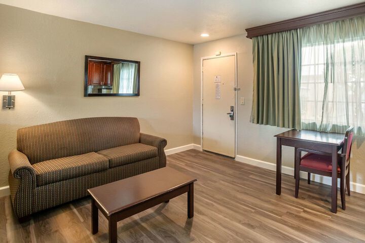 Room 16 of 35
