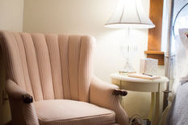 DeBourge Guesthouse