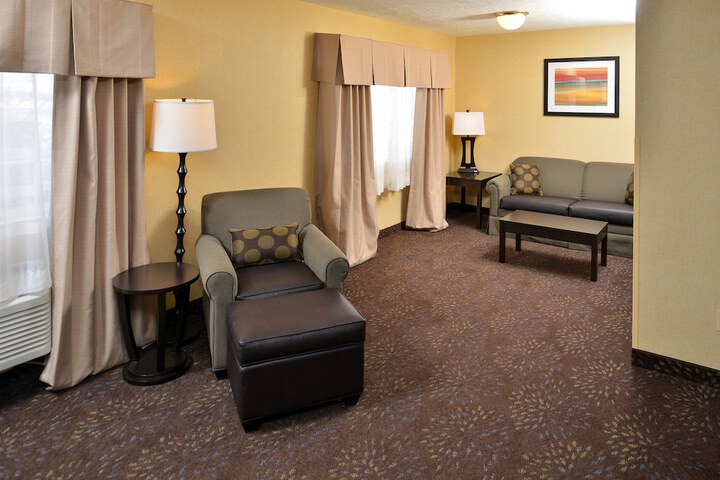 Holiday Inn Express Hotel & Suites Charlotte by IHG