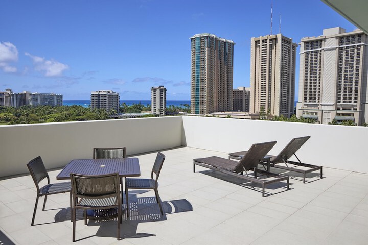 DoubleTree by Hilton Hotel Alana - Waikiki Beach