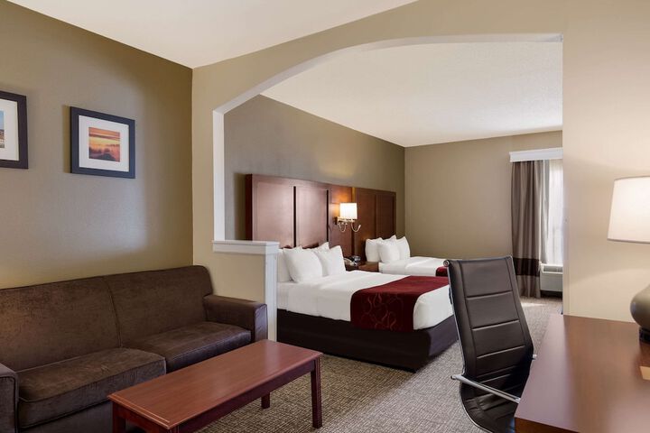 Comfort Suites Near University
