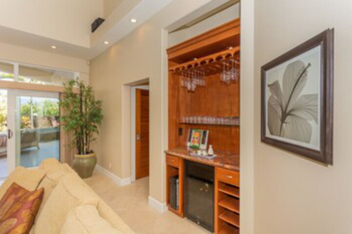 Pineapple Hale - Four Bedroom Home