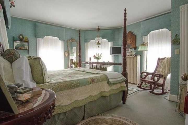 Room 12 of 25