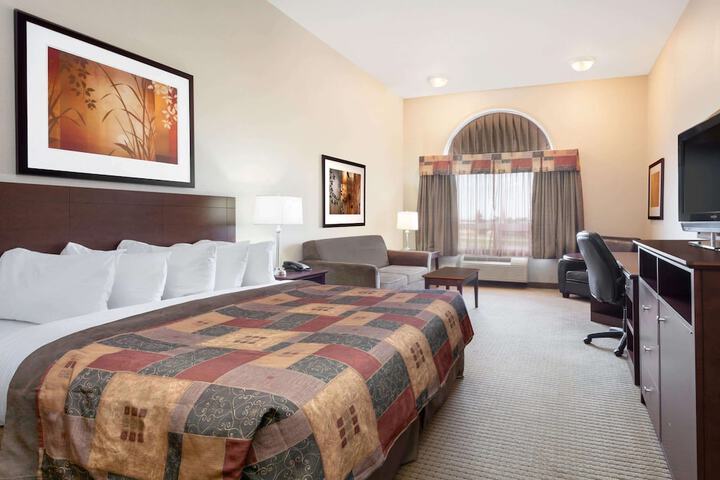 Ramada by Wyndham Weyburn
