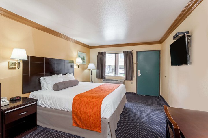 Howard Johnson by Wyndham Norco