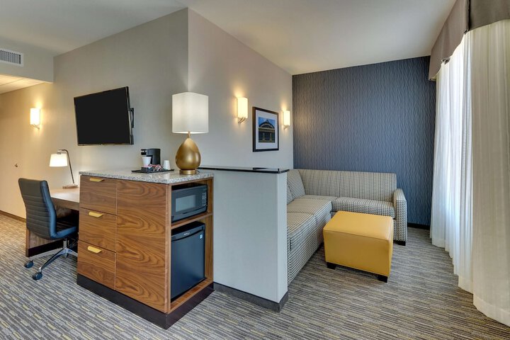 Room 16 of 83