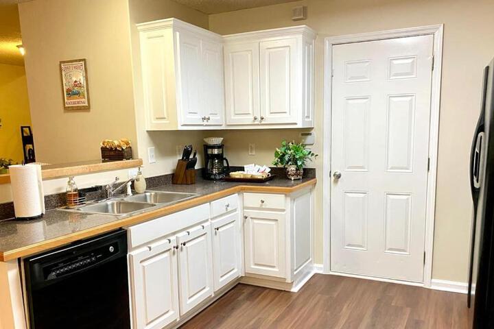 Spacious & comfy home in ultra-convenient location 2025 Traveller Award Winner