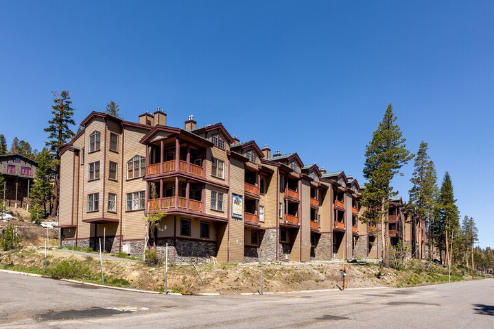 Hotel 4 of 190