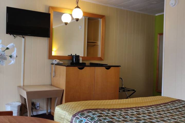 Pinebrook Motel