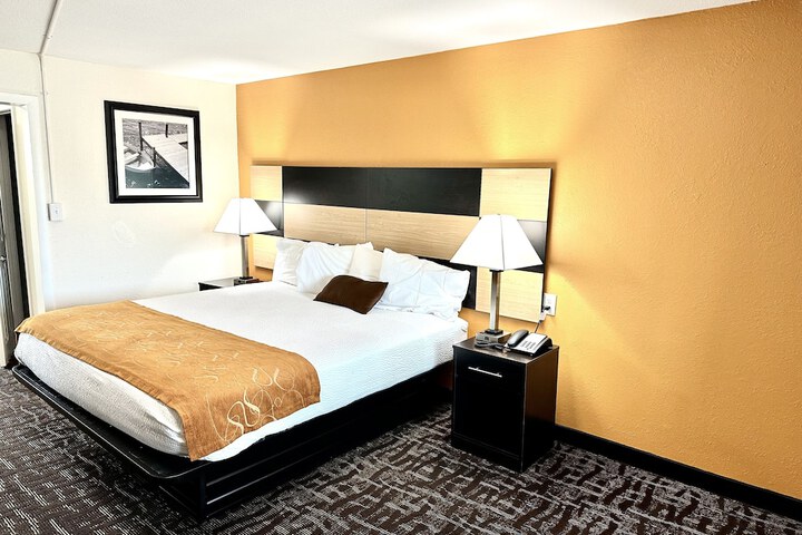 Room 9 of 11