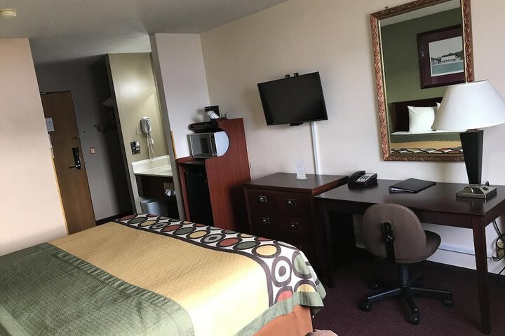 Room 23 of 35