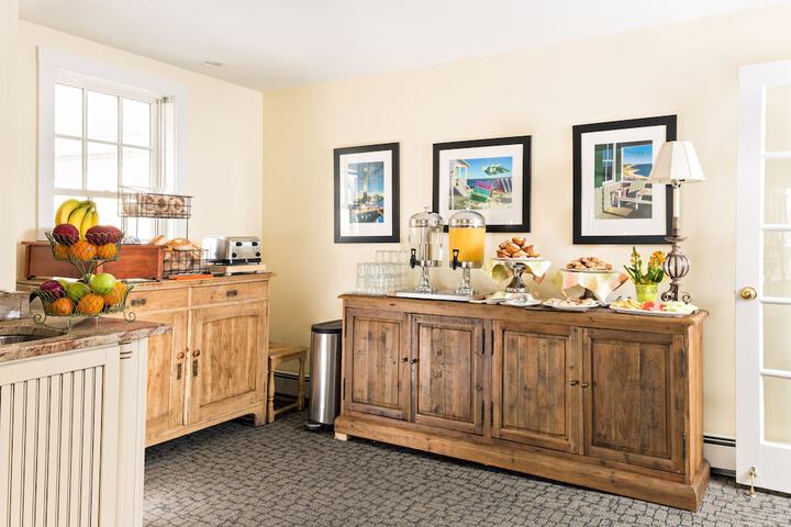 Brass Key Guesthouse - Adults Only
