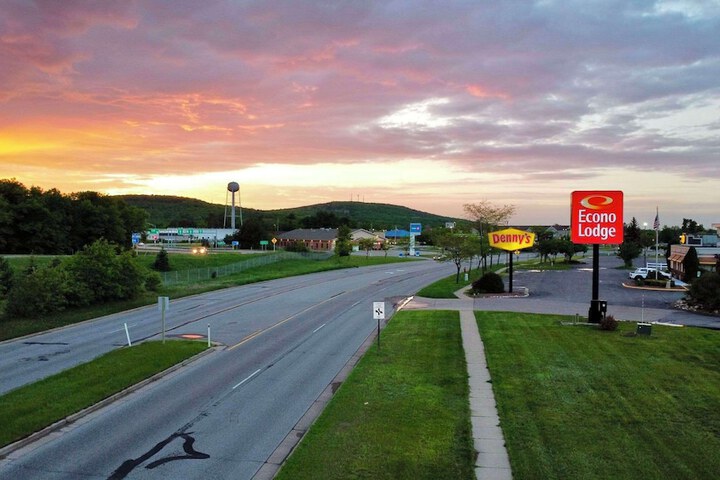 Econo Lodge Wausau - Rothschild
