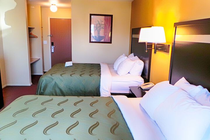 Room 28 of 61