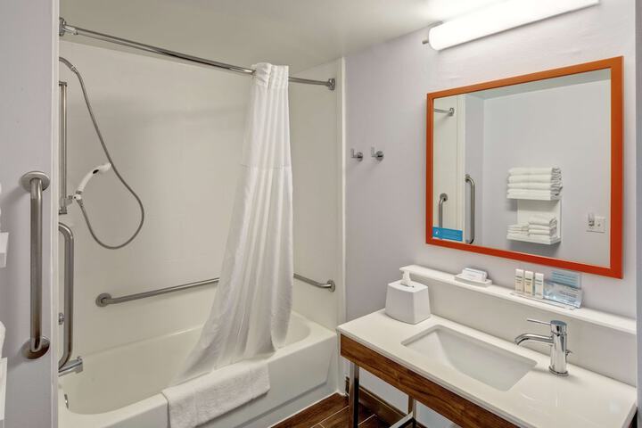 Room 10 of 33