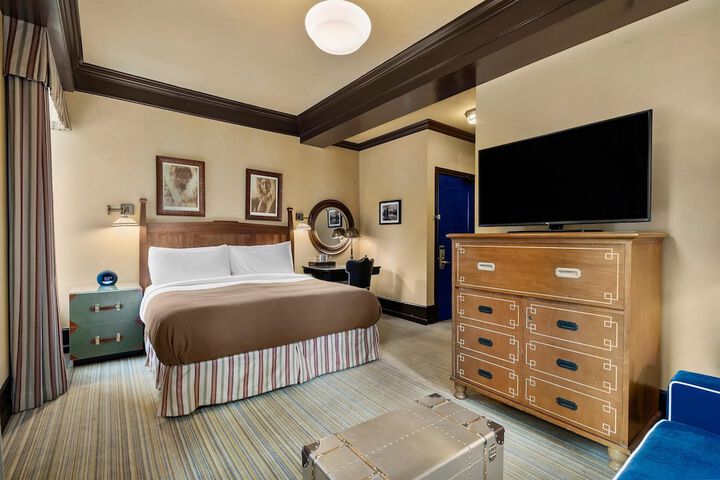 Room 28 of 77